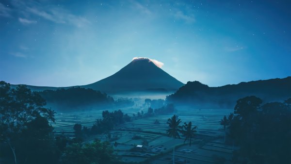 Mountains Near Grass 5k Ej